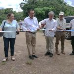 Embajador de Japón visita San Pedro de Lóvago