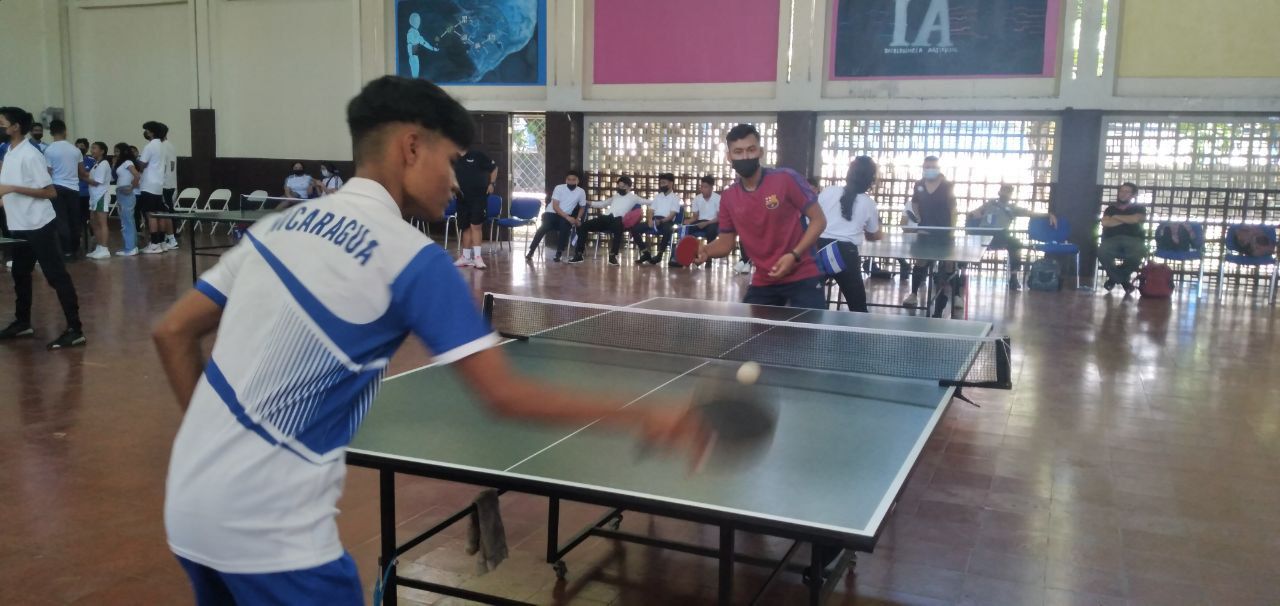 Estudiantes de Managua demuestran habilidades en tenis de mesa