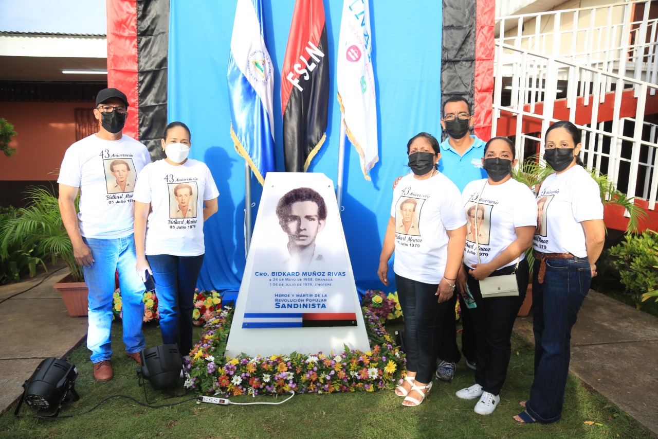 Inauguran monumento al Héroe y Mártir Bidkar Muñoz en Granada