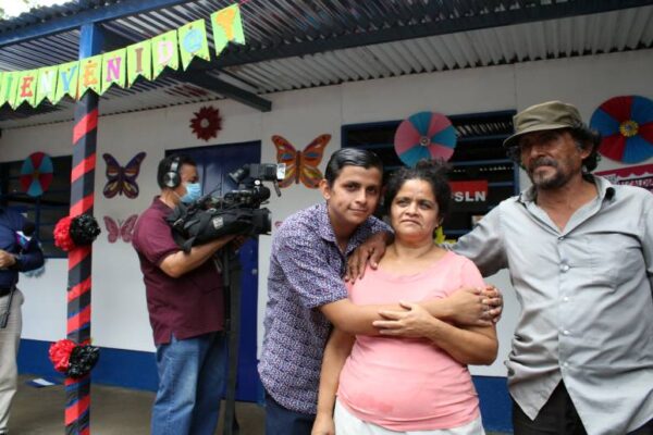 Cumplen sueño de tener vivienda digna a familia dedicada a la agricultura