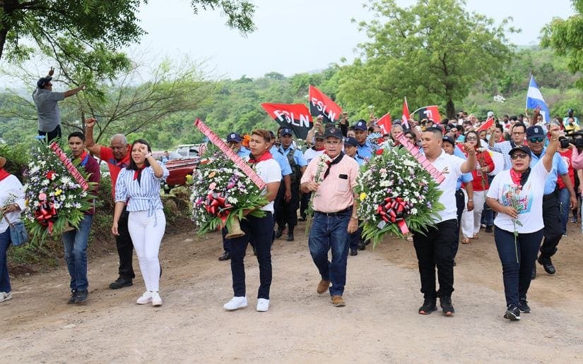 Dedican mausoleo a los héroes y mártires del Fortín de Acosasco