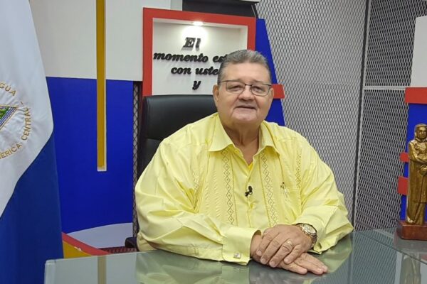 Vicepresidenta felicita al programa televisivo del compañero Moisés Absalón Pastora