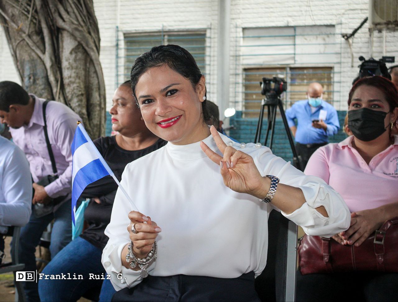 Nicaragüenses celebran Día de la Bandera Nacional