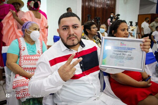 Comerciantes son reconocidos por mantener sus tramos bonitos