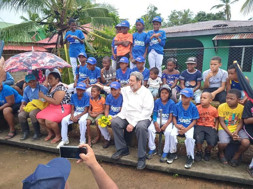 Primer Ministro de San Vicente y las Granadinas recorre la Costa Caribe Sur
