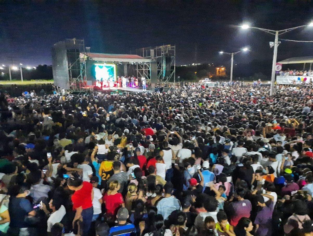 Masivo concierto celebra 1 millón de costeros