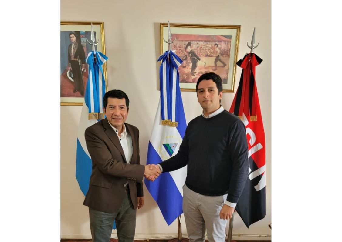 Embajador nicaragüense se reúne con director de Casa Patria Grande