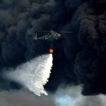 Trabajan arduamente para sofocar enorme incendio en Cuba