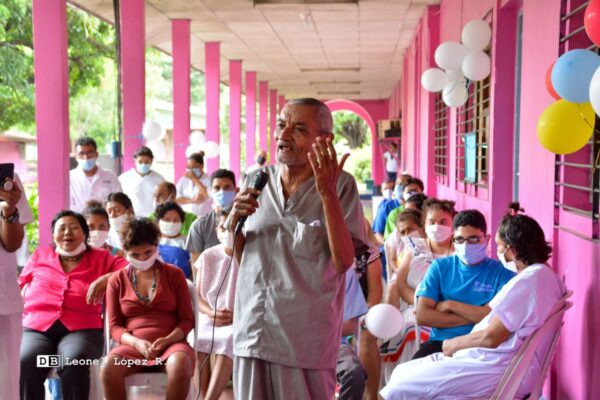 Pacientes del hospital psicosocial demuestran habilidades artísticas