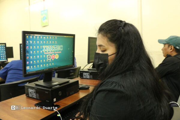 Protagonistas con discapacidad visual inician curso de inglés