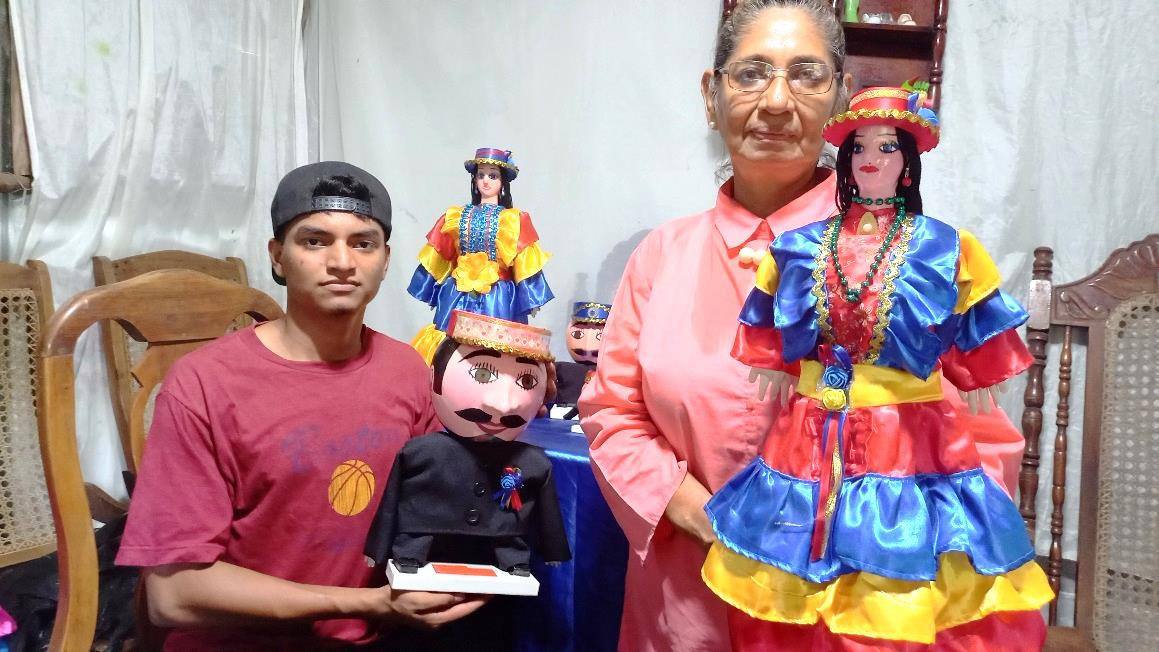 Reyna Treminio y su pasión por elaborar gigantonas