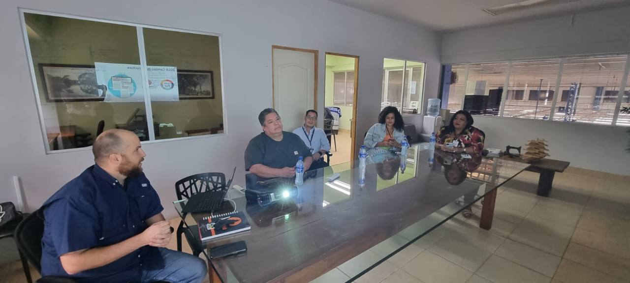 Viceministro del trabajo conoce operaciones de Kaizen S.A.
