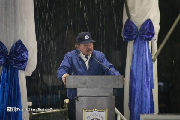 Comandante Daniel Ortega: ¡Aquí en tierra nica se respeta nuestra bandera!