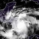 Julia se degrada a tormenta tropical