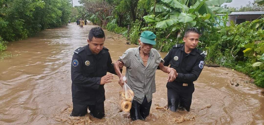 Acciones policiales para la protección de nicaragüenses ante desastres naturales