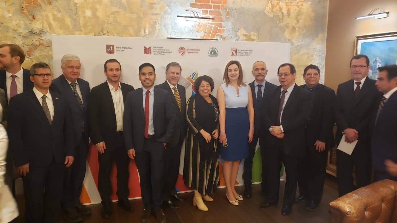 Nicaragua asiste a exposición sobre transporte urbano en Moscú