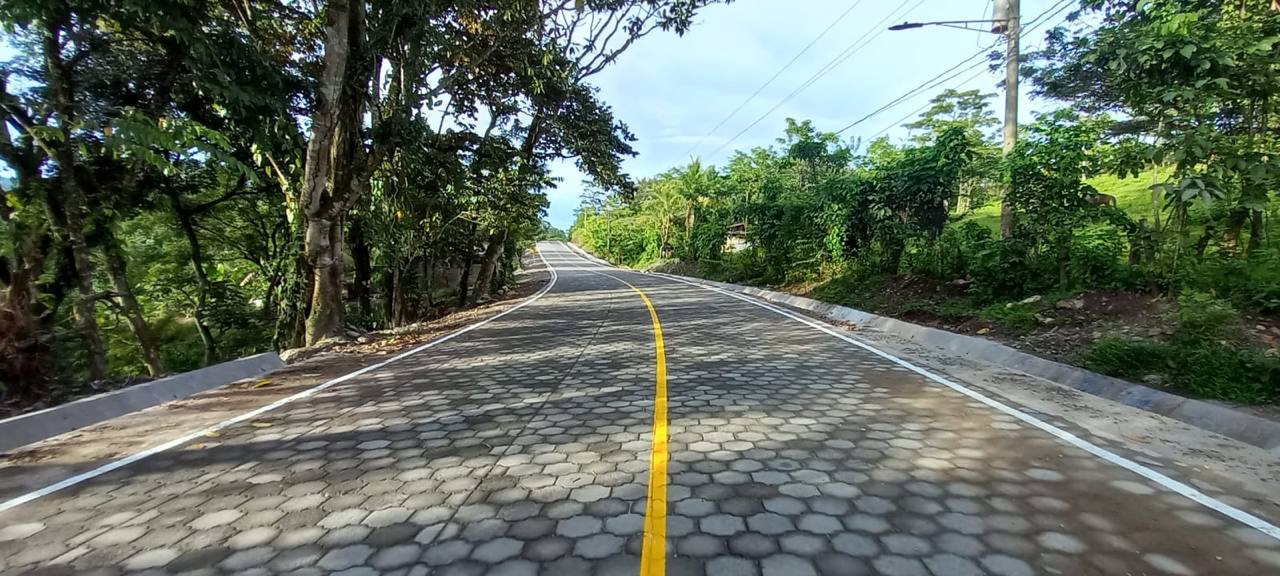 Nueva carretera adoquinada mejora tránsito en Waslala