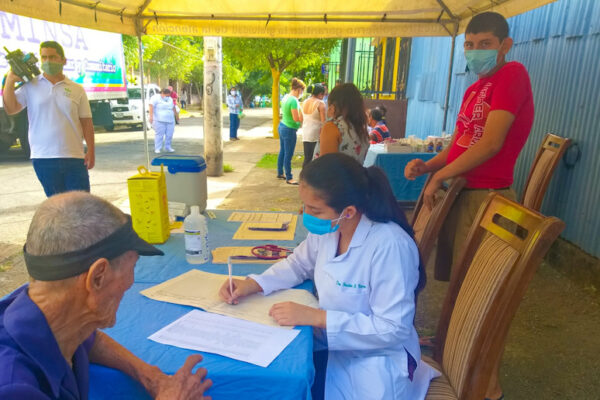 Mega Feria de Medicina Interna con atención especializada y estudios clínicos