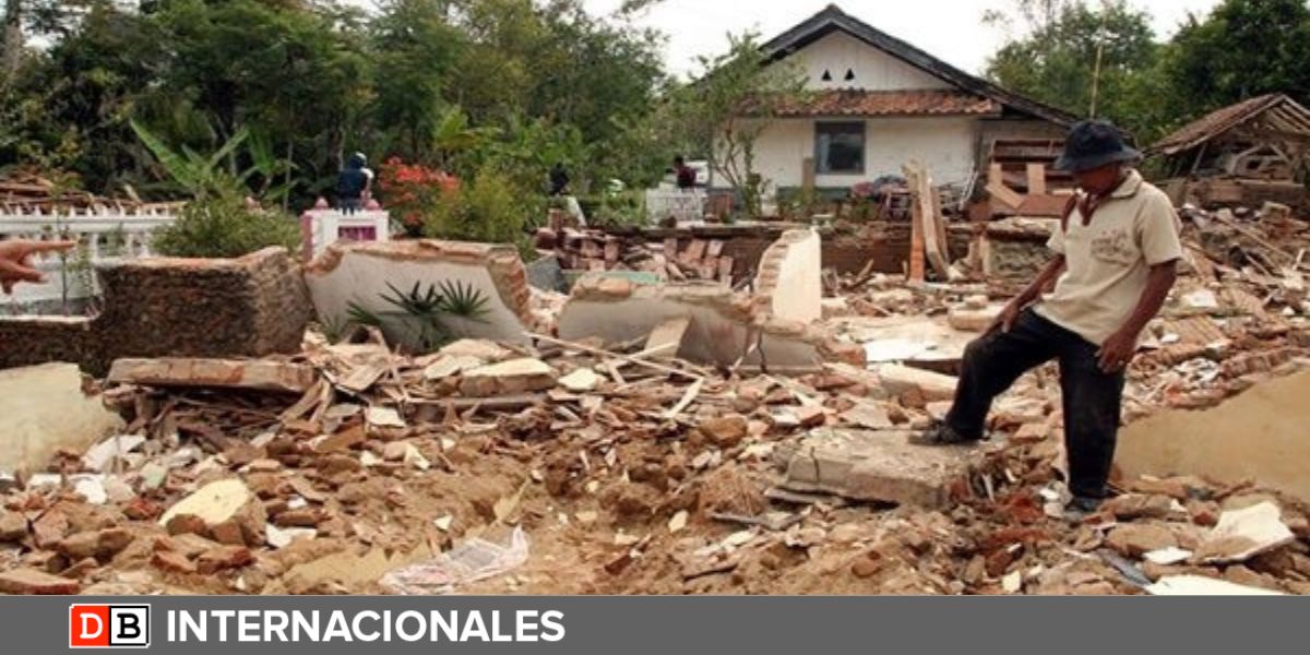 Sube a 318 la cifra de fallecidos por sismo en Indonesia
