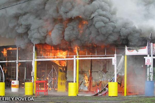 Se incendian puestos de venta de pólvora en Tiscapa