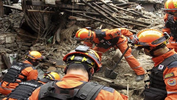 Sismo de magnitud 6.6 deja seis muertos y destrozos en Nepal