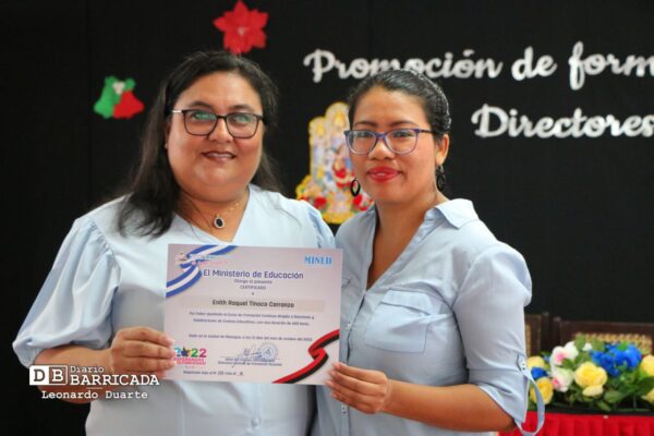 Directores de centros educativos de Managua finalizan curso de formación continua