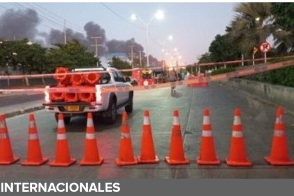 Continúan labores para extinguir incendio en Barranquilla, Colombia