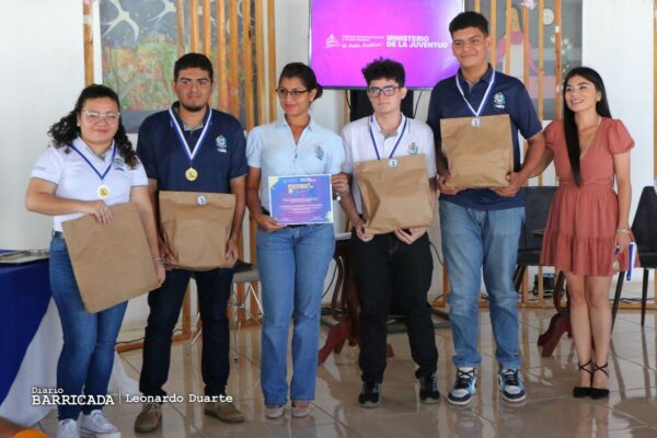 MINJUVE premia a ganadores del Concurso sobre Cultura General