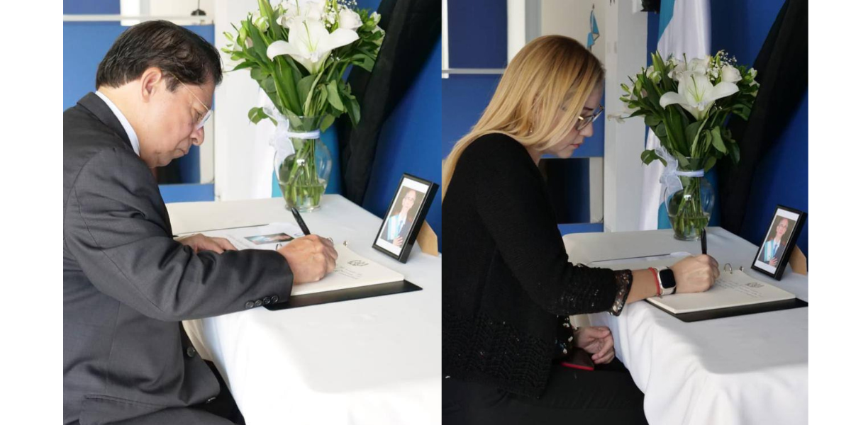Nicaragua firma libro de condolencias por fallecimiento del expresidente de Guatemala, Álvaro Colom