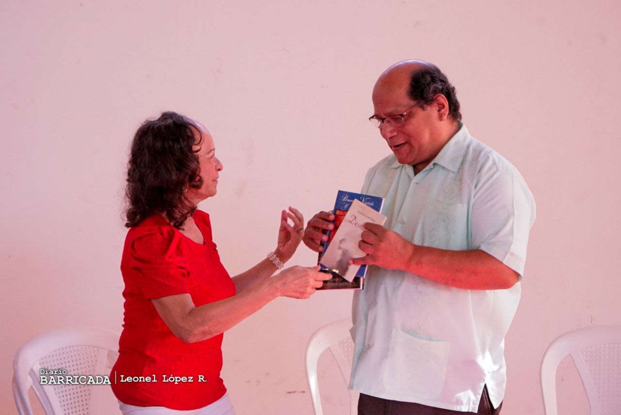 Poeta Brenda Martínez rinde homenaje a Rubén Darío con nuevos libros