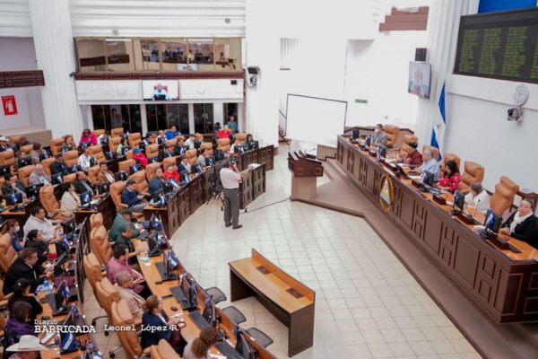 Diputados aprueban renuncia de dos magistradas de la Corte Suprema de Justicia