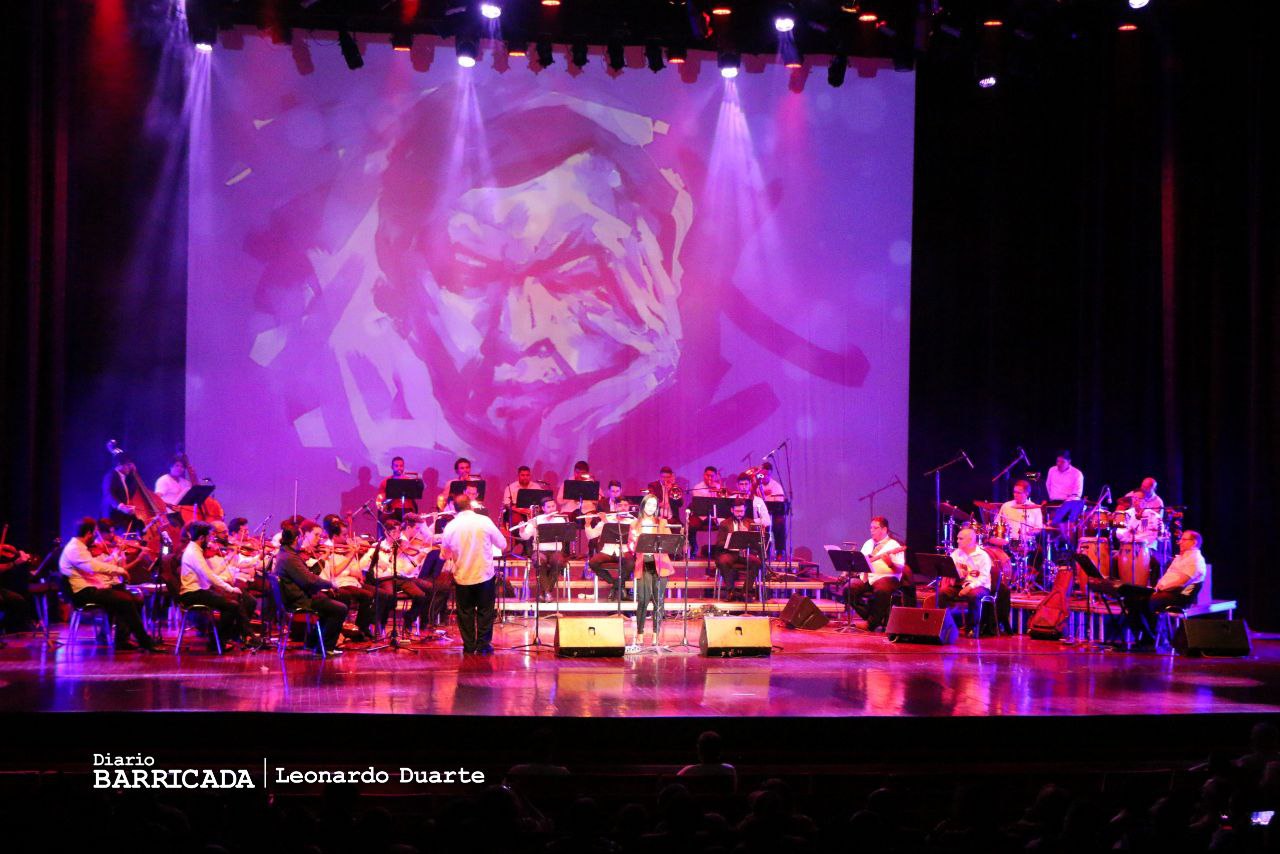 Jubilados disfrutan de la puesta en escena del Eterno Universal