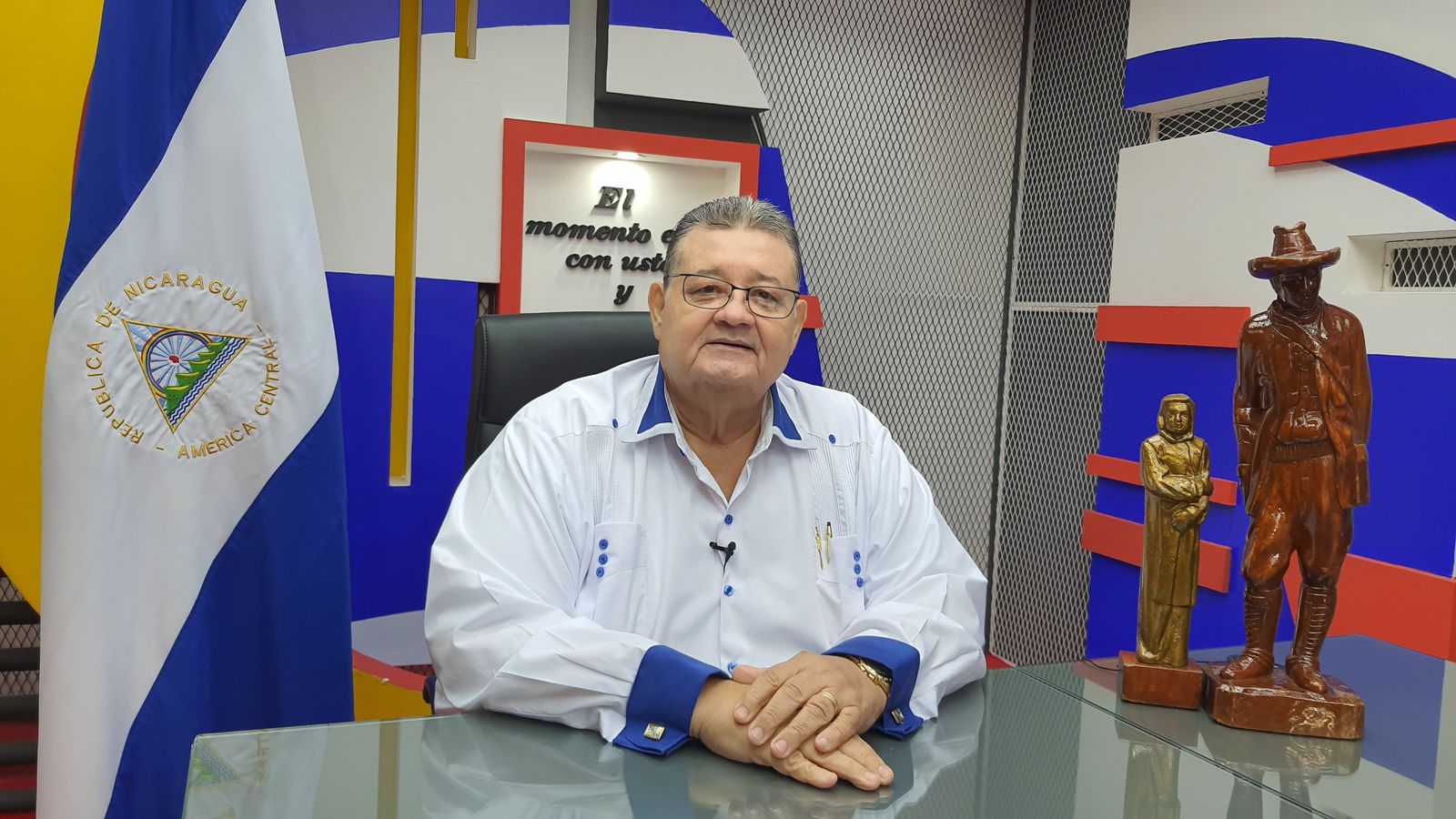 Moisés Absalón Pastora: Al desnudo