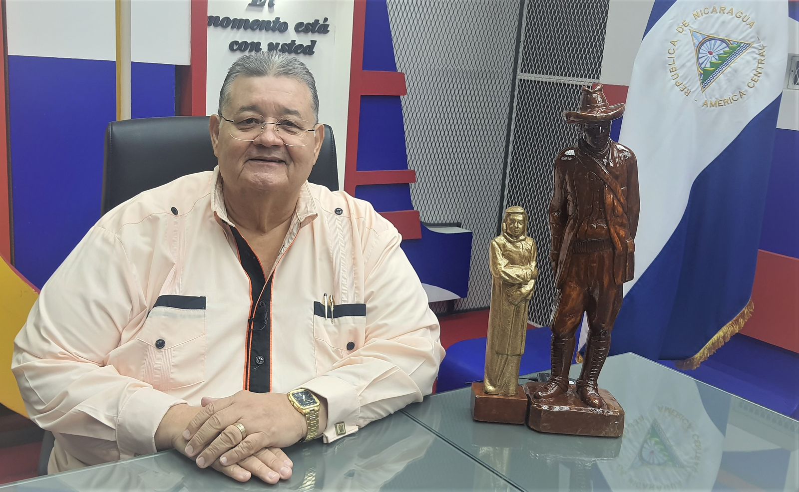 Moisés Absalón Pastora: Nicaragua Sandinista y roja y negra