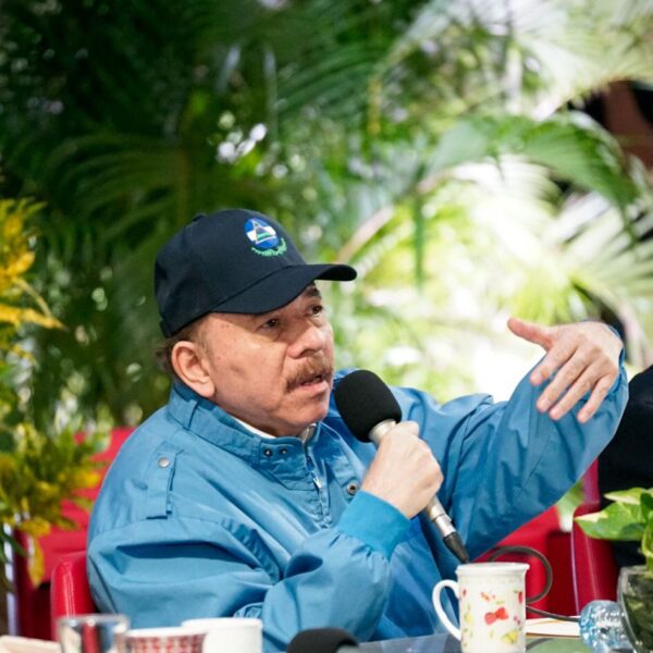 Foto de Reunión del Comandante Daniel Ortega y delegación de Irán