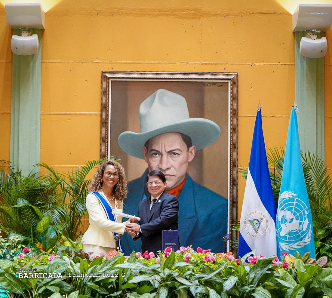 Nicaragua reconoce aportes de representante de la OPS/OMS con Orden José de Marcoleta