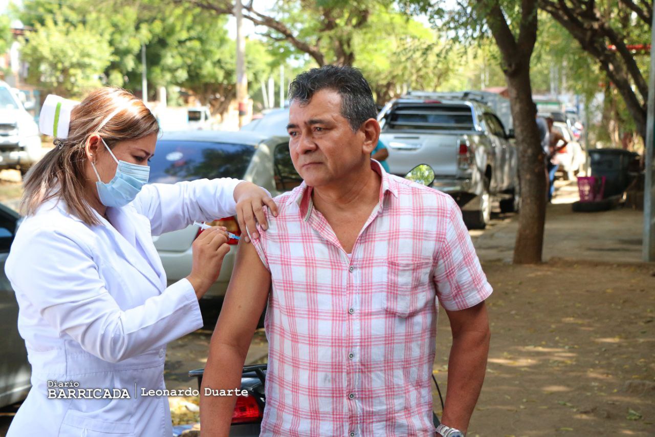 Más nicaragüenses inician esquema 2023 contra la covid-19