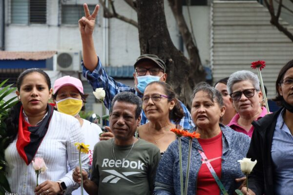 Servidores públicos de la educación rinden homenaje al General Sandino