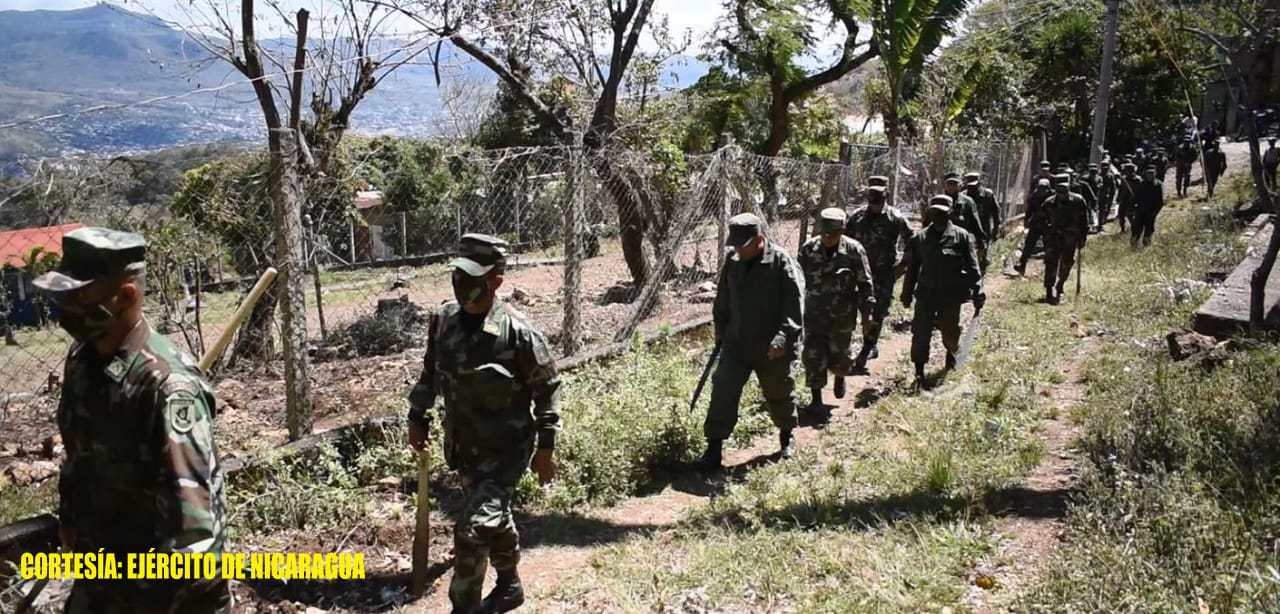 Ejército de Nicaragua participa en sofocación de incendio forestal, en comunidad de Matagalpa