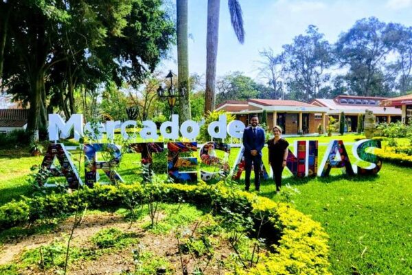 Embajador de Nicaragua en Guatemala sostiene encuentro con artesanos indígenas