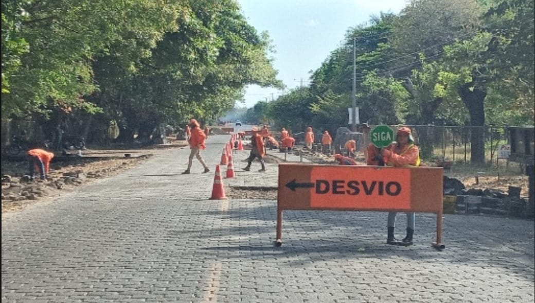 Corredores que conducen a Playas de León reciben mantenimiento