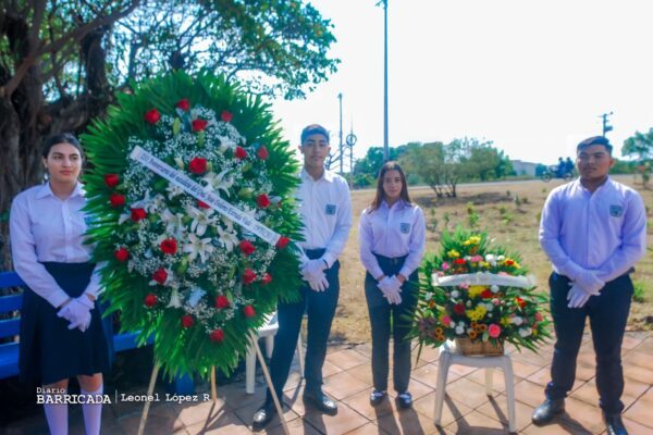Comuna capitalina rinde homenaje al natalicio del General José Dolores Estrada.