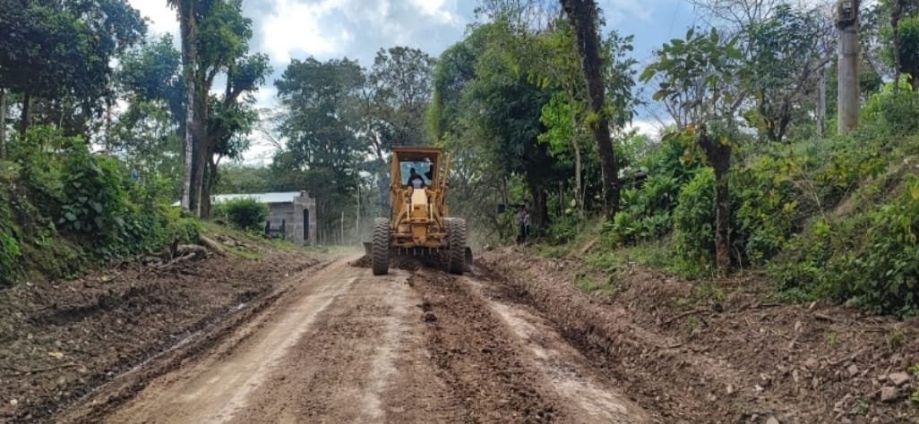 Nuevos caminos dinamizan la economía de todo el país