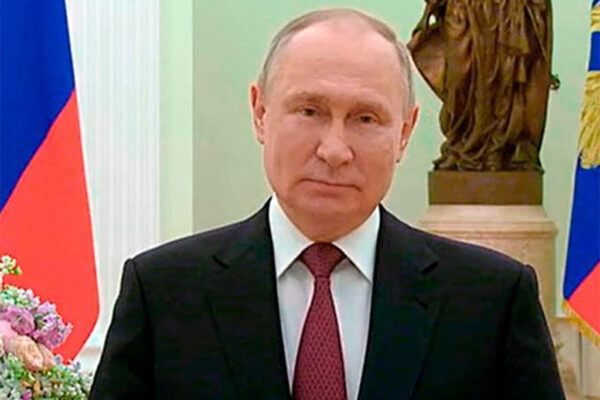 Felicita Putin a las mujeres de Rusia en Día Internacional