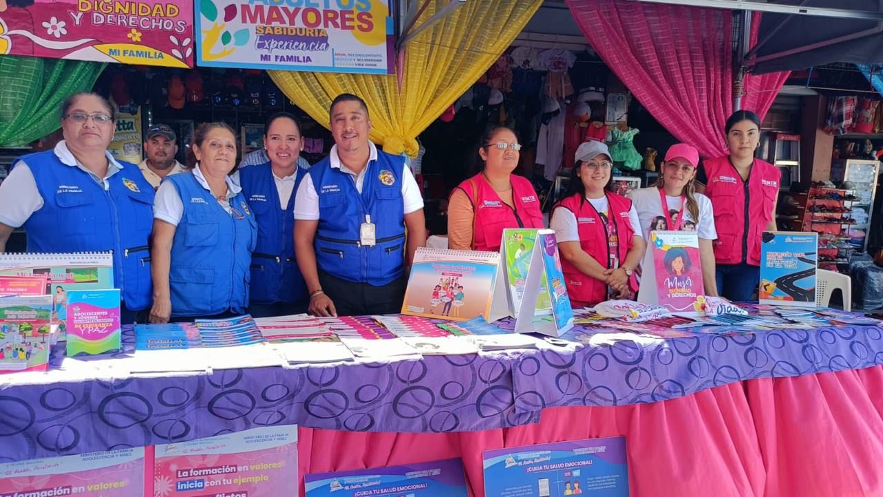 Presentan cartillas gubernamentales a familias de Chontales