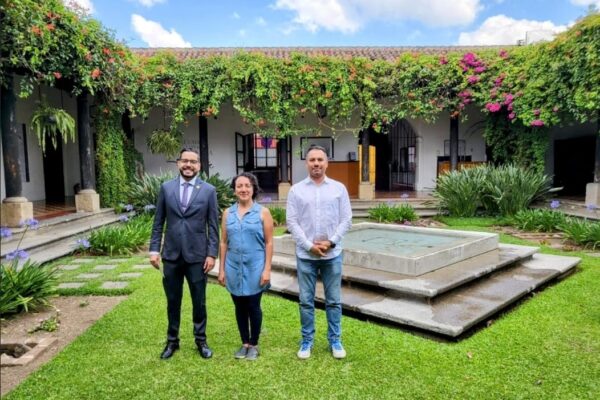 Embajador de Nicaragua en Guatemala sostiene encuentro con Directora de la Fototeca del Centro de Investigaciones Regionales de Mesoamérica