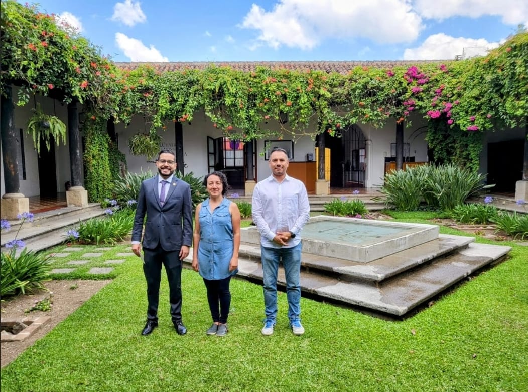Embajador de Nicaragua en Guatemala sostiene encuentro con Directora de la Fototeca del Centro de Investigaciones Regionales de Mesoamérica