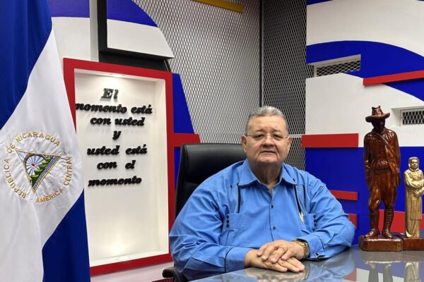 Moisés Absalón Pastora: Retornamos