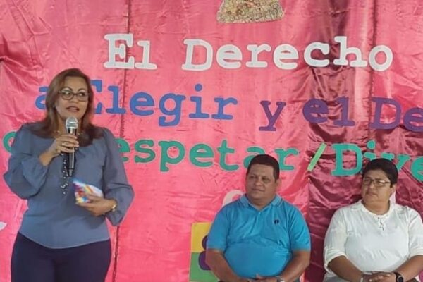 Presentan Cartilla «Diversidad Digna: El Derecho a Elegir y el Deber de Respetar» a familias de Diriá y Diriomo