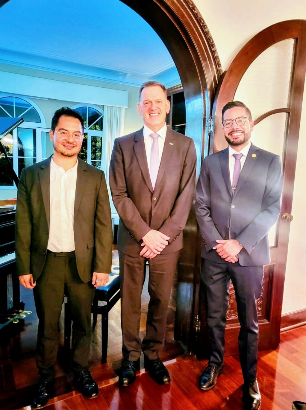Representante de Nicaragua en Guatemala en Concierto del Pianista guatemalteco Estuardo Hernández